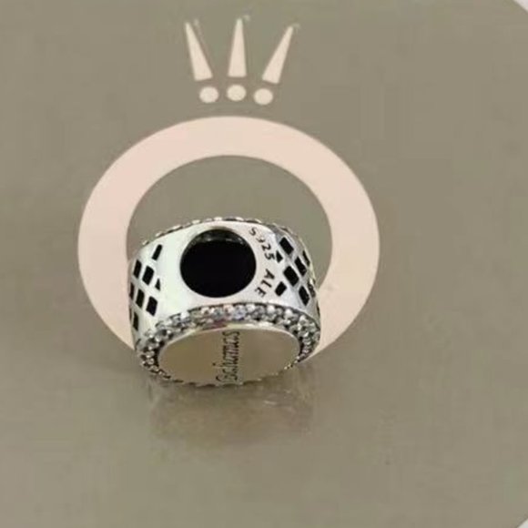 Pandora Bahamas Flag Exclusive Charm - Picture 3 of 3